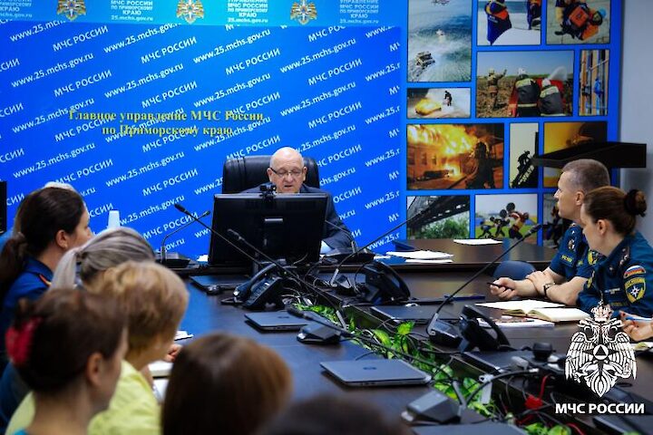 В Главном управлении МЧС России по Приморскому краю прошла лекция о героях многонациональной России