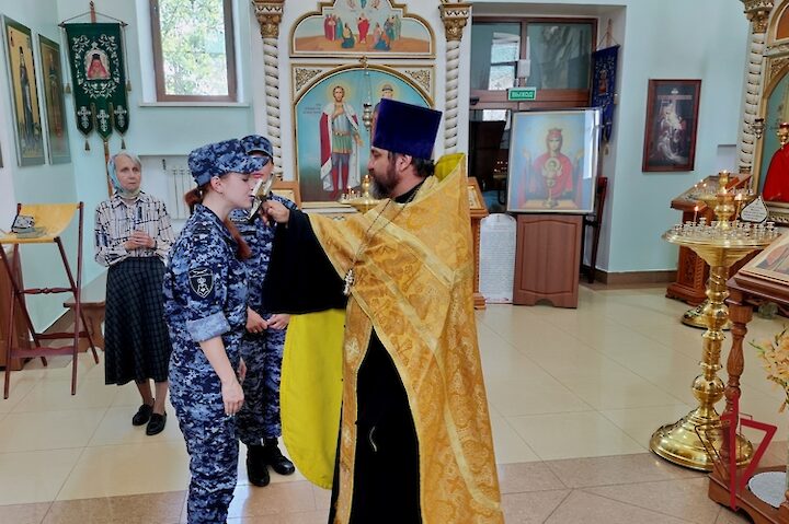 Росгвардейцы в Приморье приняли участие в молебне, посвященном Дню Крещения Руси
