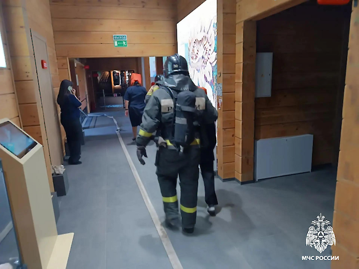 Огнеборцы МЧС России провели пожарно-тактические занятия в музее Уссурийской тайги