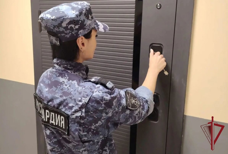 В Приморском крае сотрудники Росгвардии получили квартиры по программе арендного жилья