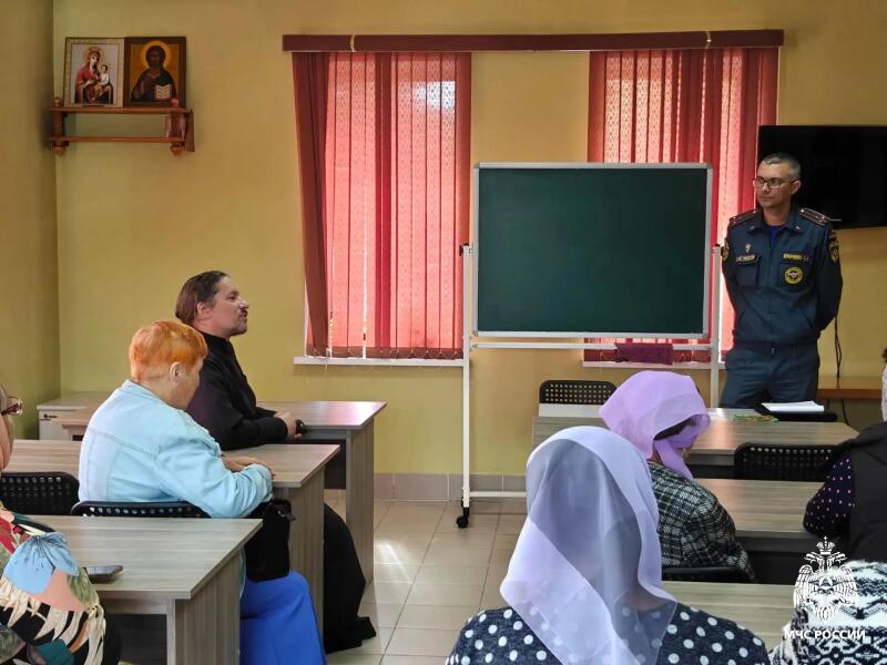 В Дальнереченске инспекторы государственного пожарного надзора провели встречу в храме с местной религиозной организацией