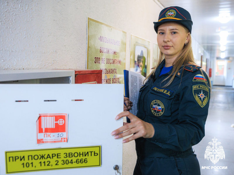 Более 400 сотрудников МЧС России обеспечивают безопасность на избирательных участках в период проведения выборов в Приморье