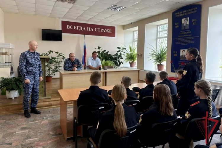 Урок мужества для кадетов: росгвардейцы рассказали о русском героизме от Куликовской битвы до наших дней