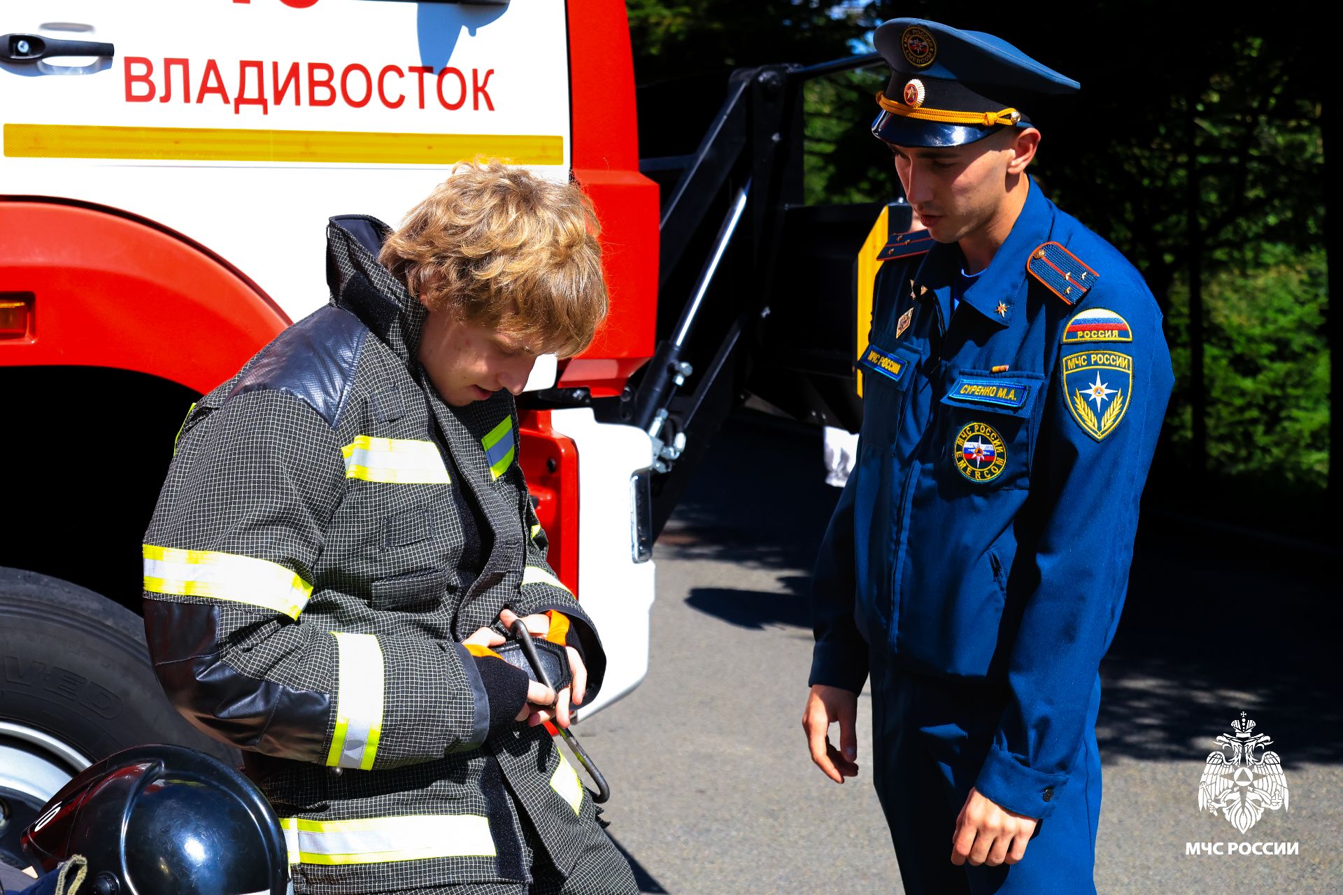 Сотрудники МЧС России приняли участие в героико-патриотический фестиваль «На страже мира и порядка»